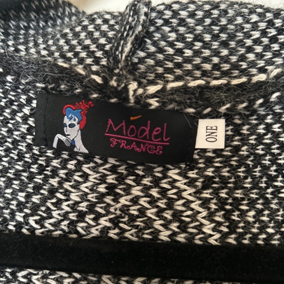 Model France Long Sweater - Picture 5 of 9